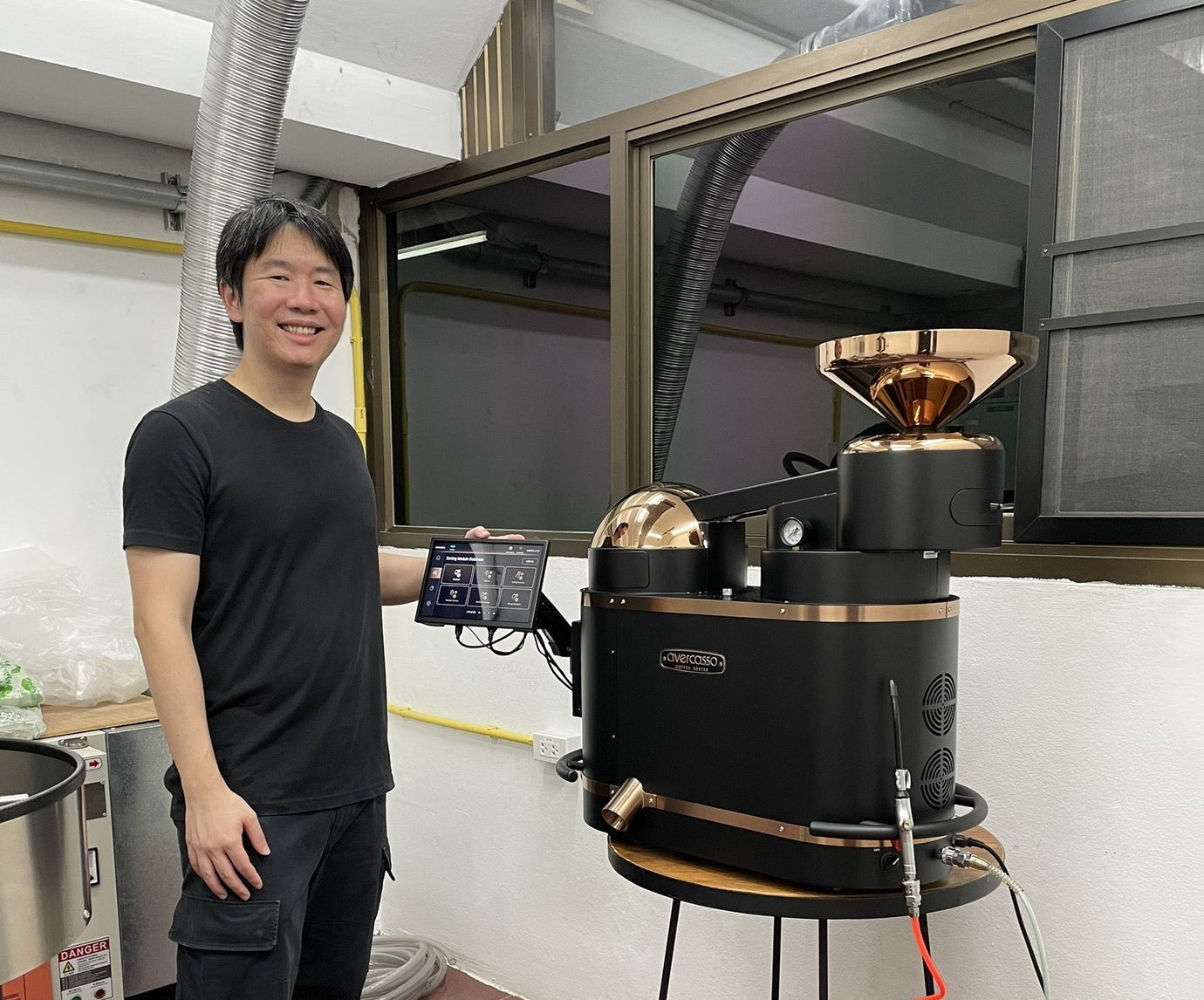 Bangkok roaster at KIMMIK uses avercasso CS One to save time, detect hidden defects, and ensure consistent bean quality.